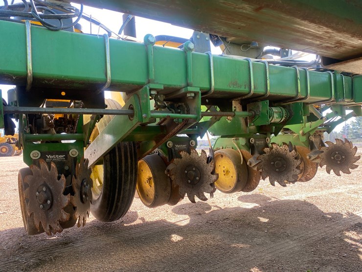 john-deere-7200-image-24