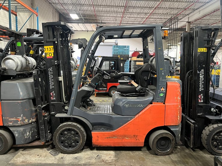 #2004-•-toyota-4500-lb.-forklift-image-2