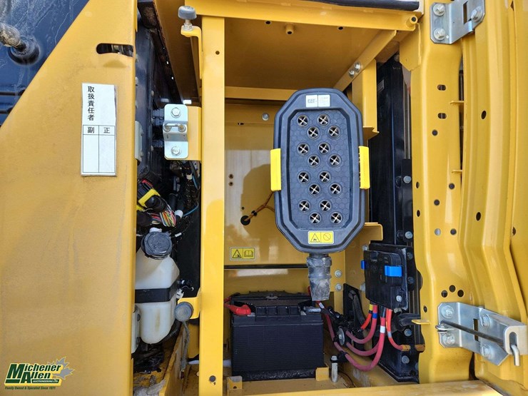 2019-caterpillar-320-image-26