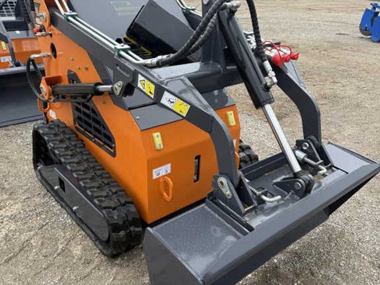 #70-•-mini-skid-steer-loader---lhr-me380x2---gas-image-2