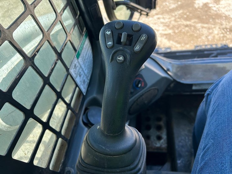 2022-bobcat-s770-image-24