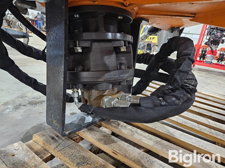 2025-massey-ferguson-730-image-18