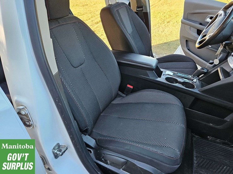 2016-chevrolet-equinox-lt-image-23