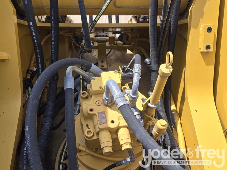 2021-caterpillar-336-image-114