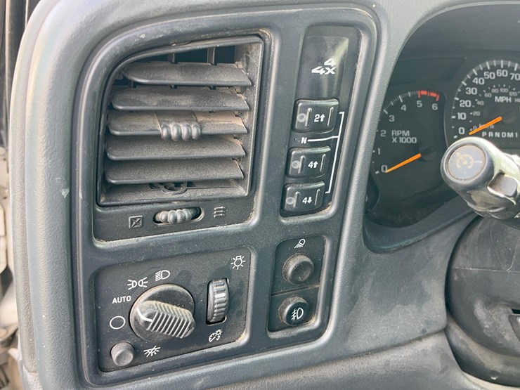 2006-chevrolet-silverado-2500-pickup-image-41