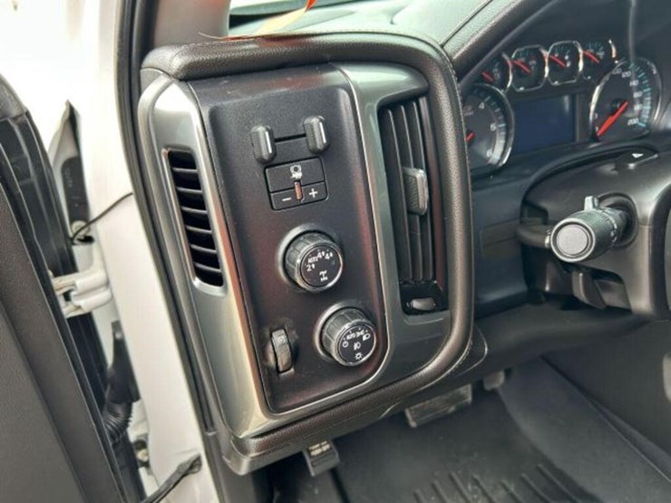 2018-chevrolet-silverado-1500-ltz-image-14