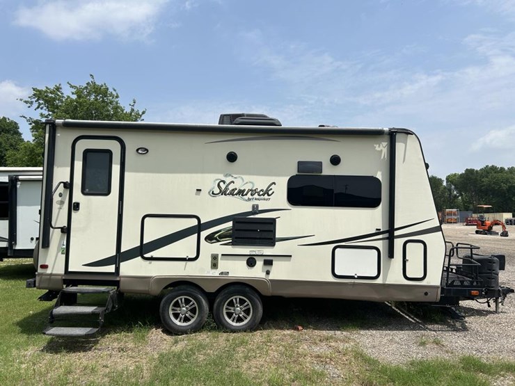 #9-•-2015-shamrock-by-flagstaff-forest-river-camper-image-2