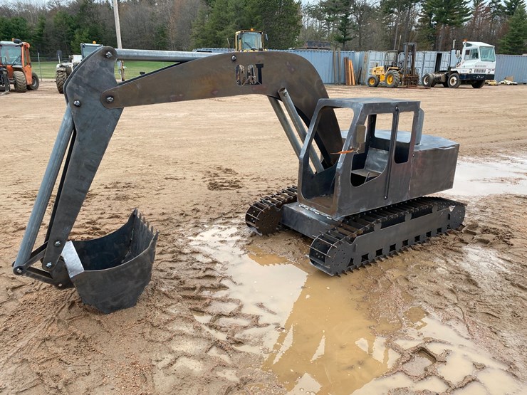 caterpillar-60-image-1