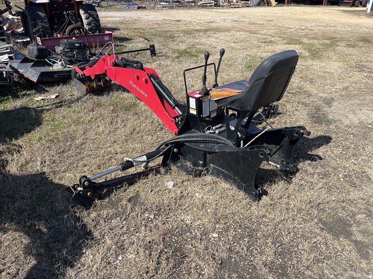 2024-mahindra-1626b-backhoe-loader-attachment-image-7