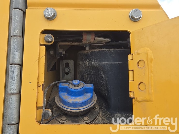 2019-deere-700k-lgp-image-36