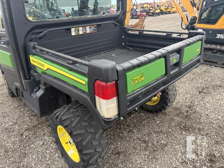 2022-john-deere-gator-xuv-835m-image-10