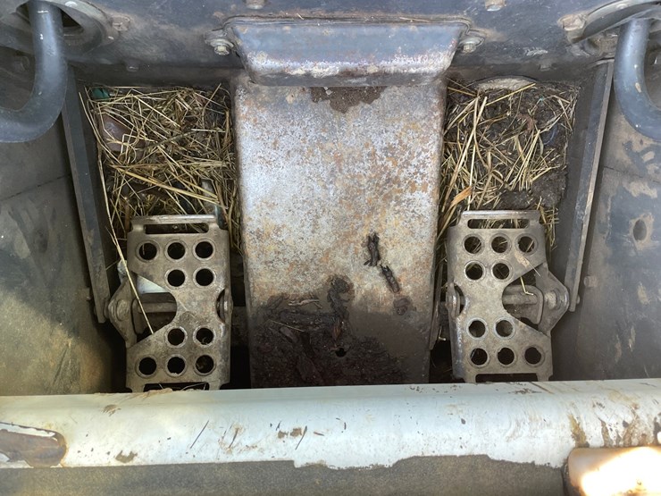 2005-bobcat-t300-image-38