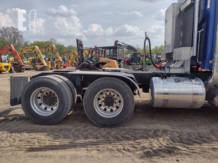 2012-peterbilt-389-image-24