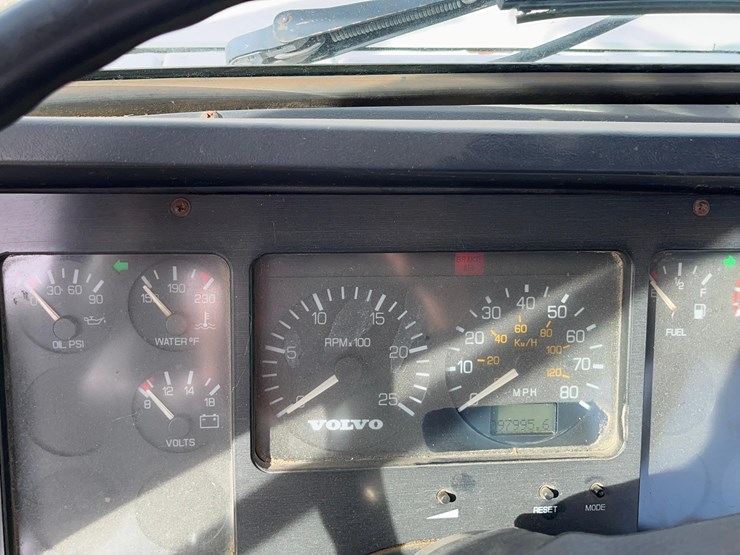 1995-volvo-truck-image-71