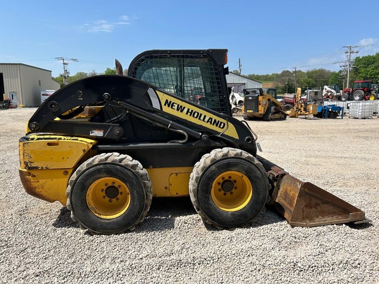 new-holland-l230-image-5