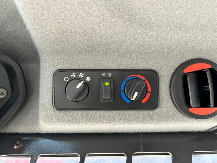 2023-bobcat-t64-image-22