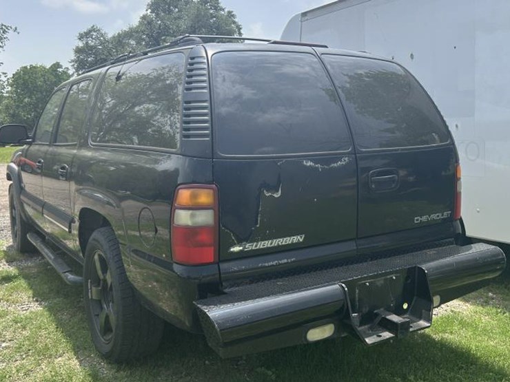 2001-chevrolet-suburban-image-8