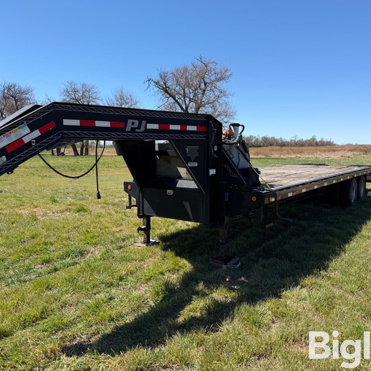 2013 PJ FLATBED