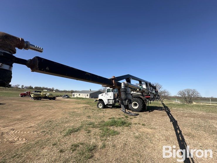 2011-peterbilt-348-image-10