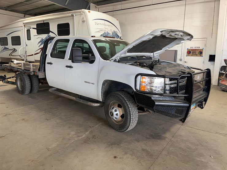 2013-chevrolet-3500-image-5
