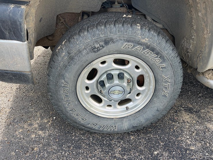 2006-chevrolet-silverado-2500-pickup-image-11