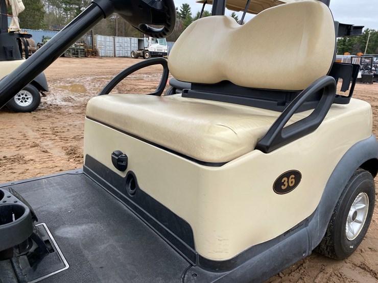 #1579-•-club-car-electric-golf-cart-with-charger-image-14