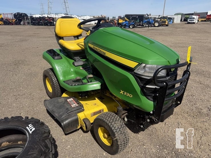 2018-john-deere-x330-image-2