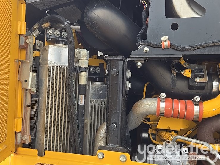 2019-deere-700k-lgp-image-50
