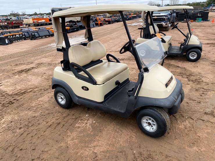 #1582-•-club-car-electric-golf-cart-with-charger-image-4