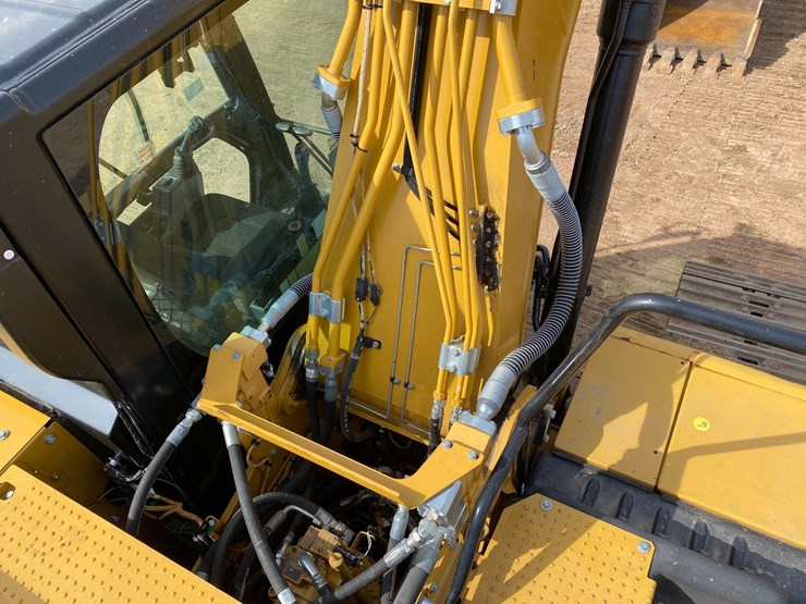 2018-caterpillar-320d-image-47