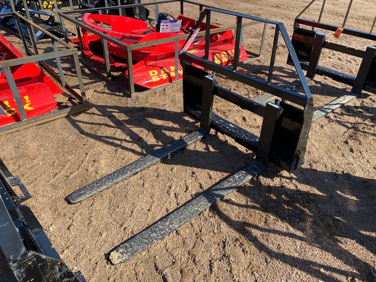 #4092-•-mower-king-4,000-lbs-capacity-pallet-fork-attachment-image-3