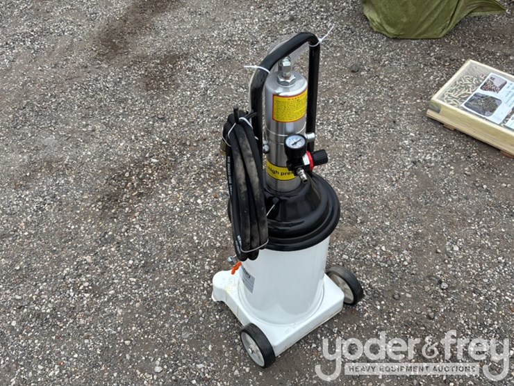 unused-high-pressure-air-operated-grease-pump-image-3