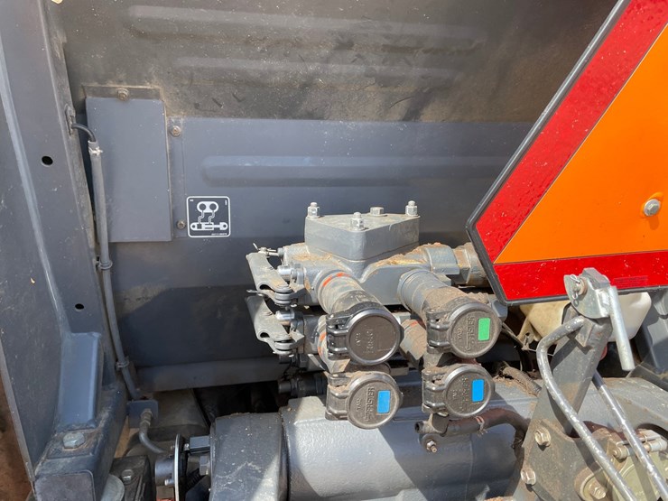 2014-kubota-m135gx-image-17