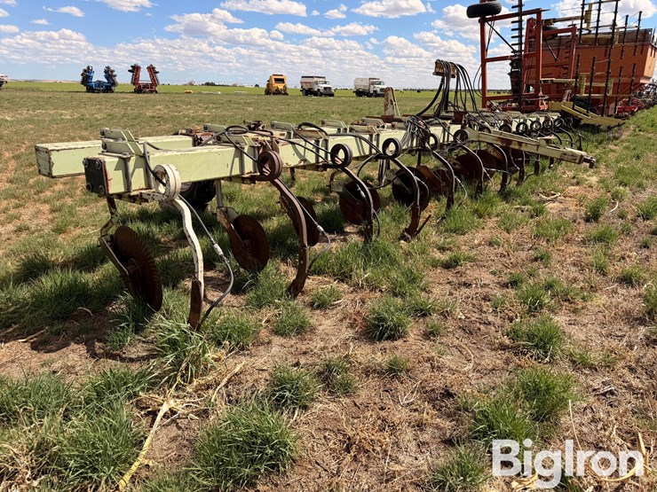 orthman-12-row-liquid-fertilizer-applicator-image-7