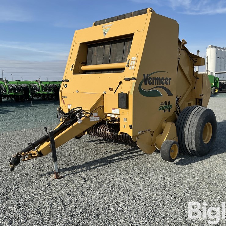 2011 VERMEER 605M
