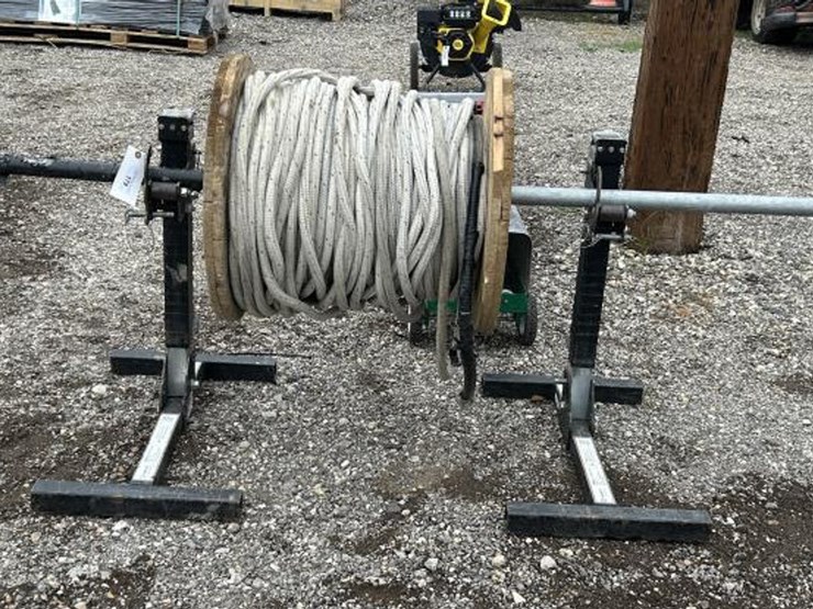 #179-•-jack-stand-&-rope-spool-image-1