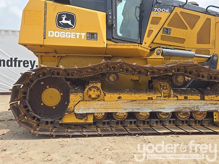 2019-deere-700k-lgp-image-18