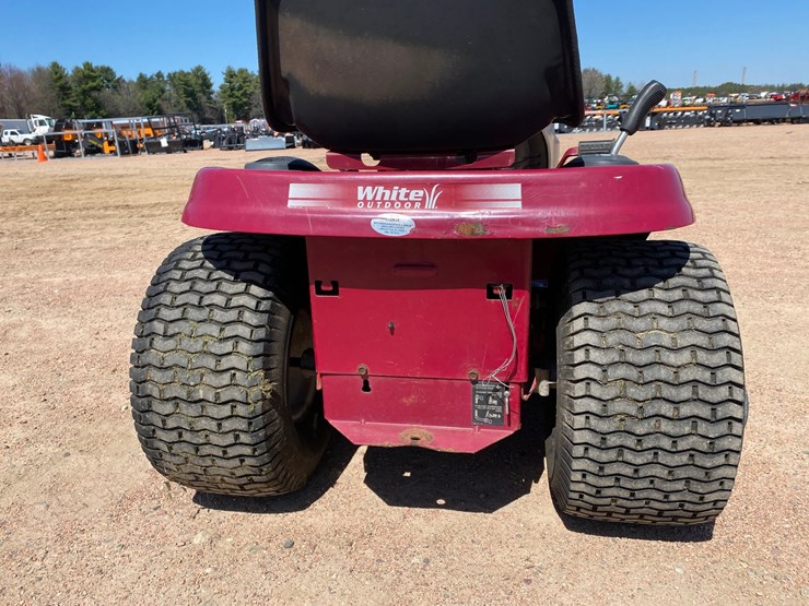 #1545-•-white-lt1850-hydro-riding-lawn-mower-image-19
