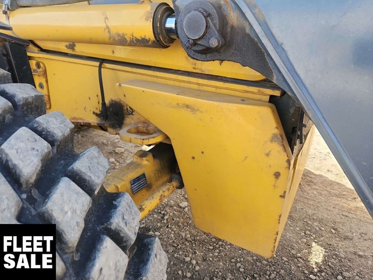 2016-deere-410l-image-35