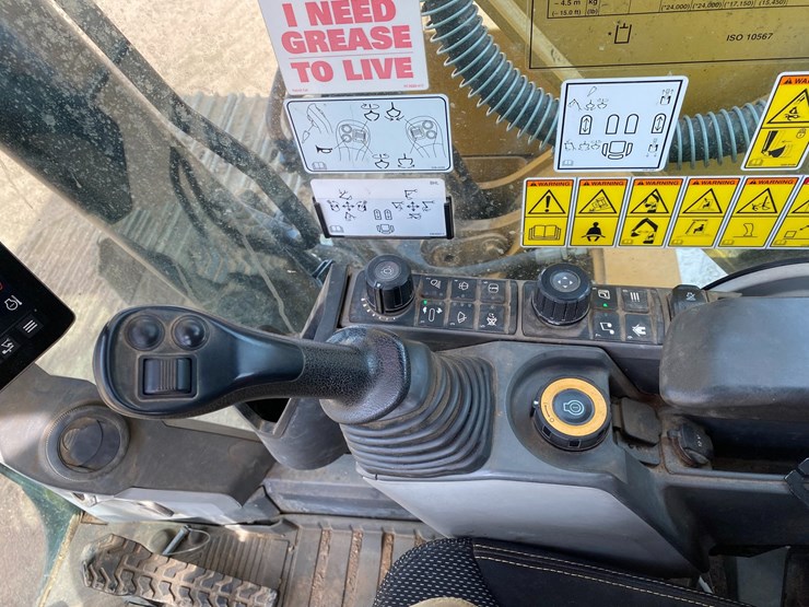 2018-caterpillar-320d-image-54