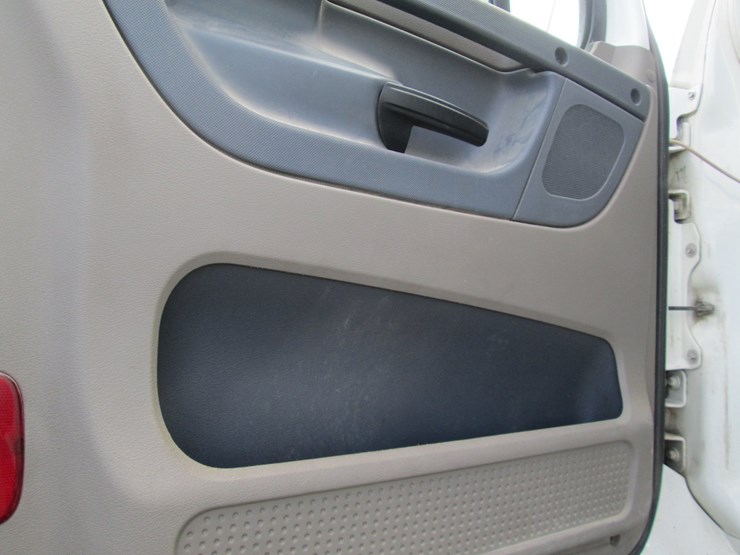 2016-freightliner-cascadia-113-image-28