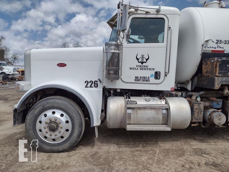 peterbilt-389-image-17