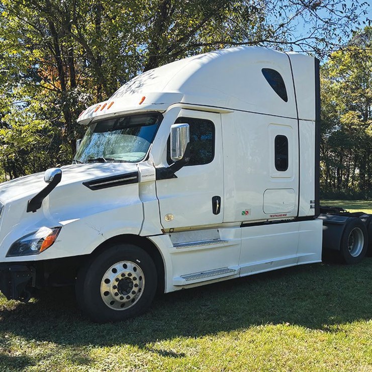 2021 FREIGHTLINER CASCADIA 126