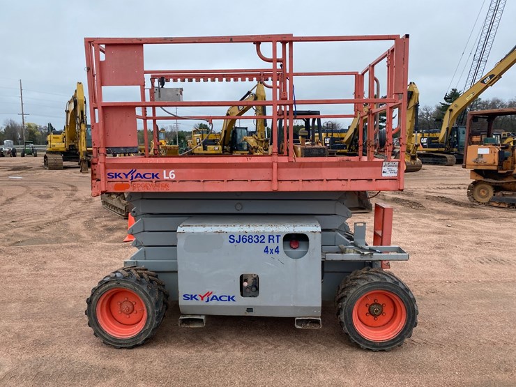 skyjack-sj6832rt-image-6