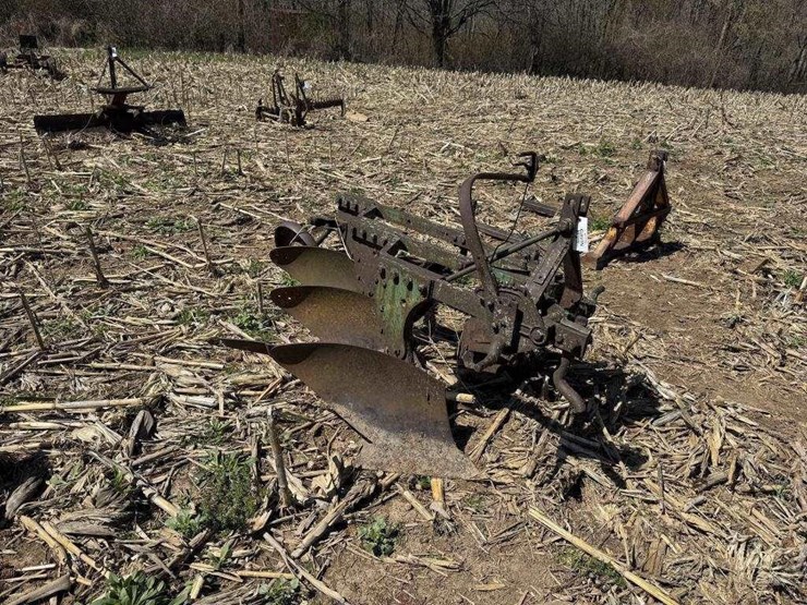 john-deere-3-bottom-plow-image-1