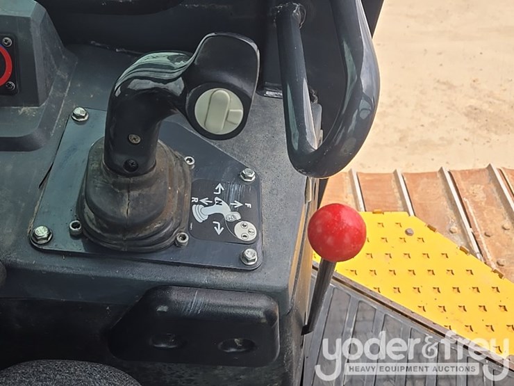 2019-deere-700k-lgp-image-56