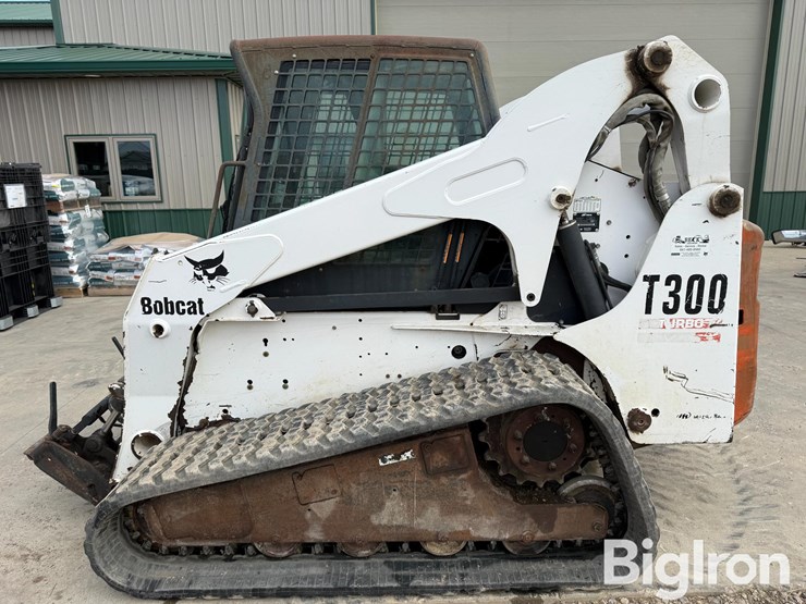 2005-bobcat-t300-image-8