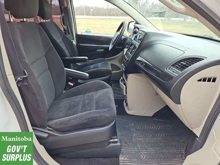 2014-dodge-grand-caravan-image-25