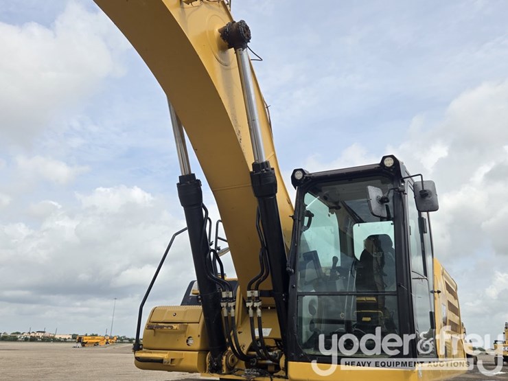 2021-caterpillar-336-image-35