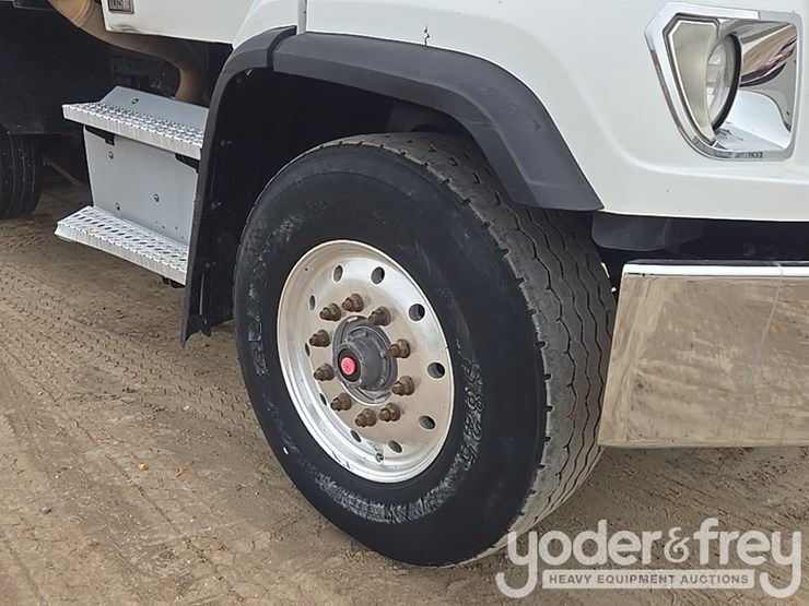 2019-freightliner-108sd-image-18